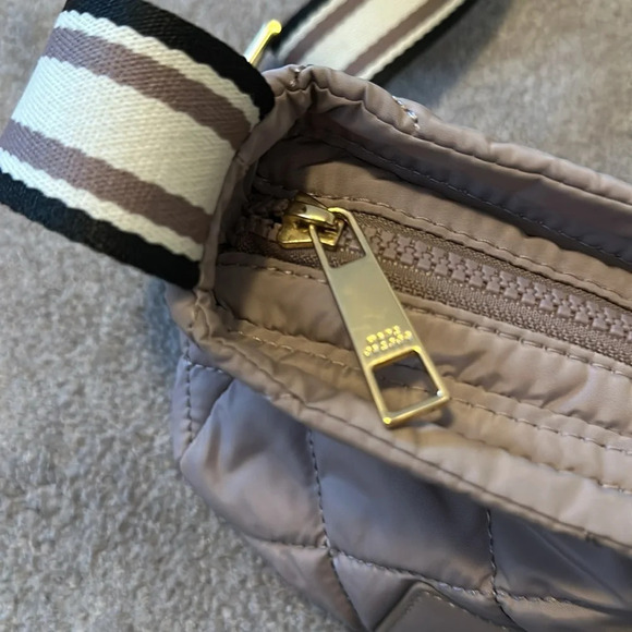 Marc Jacobs Quilted Crossbody Zip Bag EUC - Picture 5 of 6